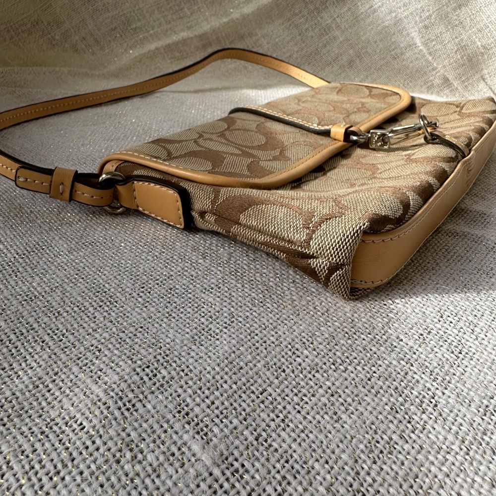 ── SOLD ──
Coach Y2K Signature Demi Clip Shoulder Bag (A3U-6348) - Picture 5 of 16
